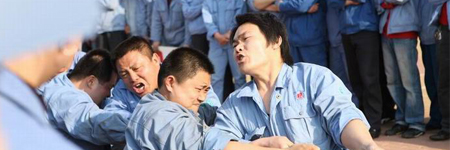 2009年Ag官方平台集团举行第一届拔河比赛